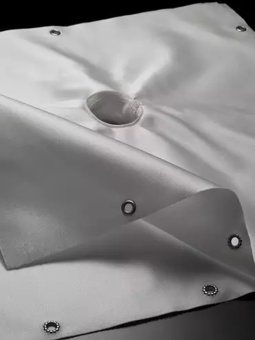 Toile filtrante conçue pour équiper un filtre-presse utilisé dans les procédés de séparation solide-liquide.
