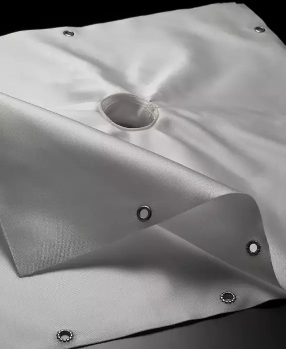 Toile filtrante conçue pour équiper un filtre-presse utilisé dans les procédés de séparation solide-liquide.