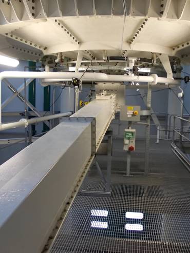 Système de transport par aéroglisseur utilisé pour déplacer des matériaux avec les toiles de fluidisation AERTES.