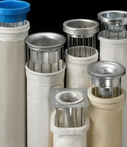 Manches filtrantes et paniers pour filtre à manches
